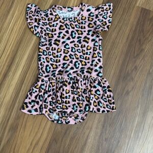 Posh Peanut Baby Girls 3-6 Month Leopard Pink Ruffle Sleeve Bodysuit Shirt Twirl